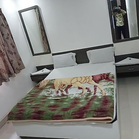 Hotel Shri Sai Darshan Shirdi Ngoại thất bức ảnh