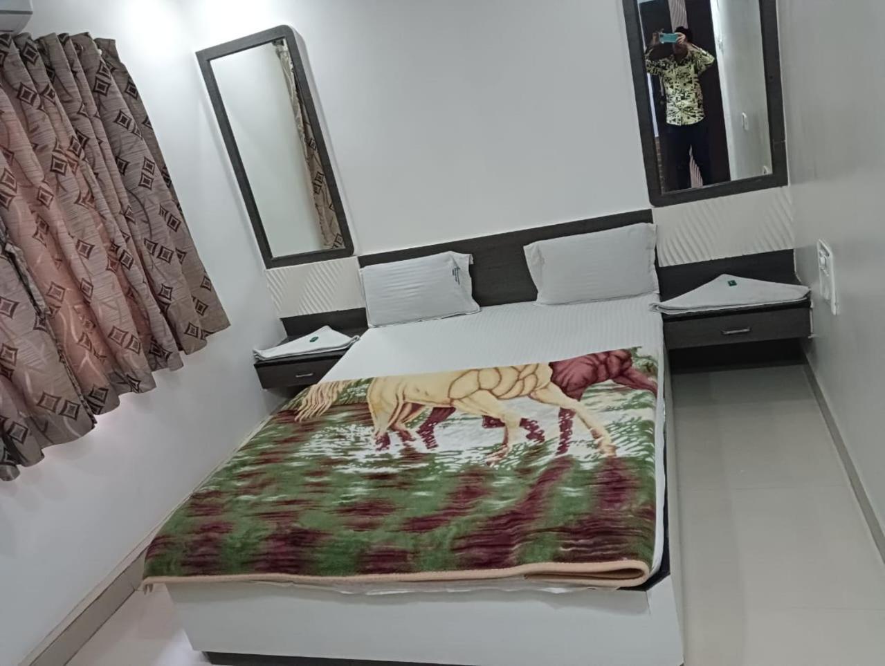 Hotel Shri Sai Darshan Shirdi Ngoại thất bức ảnh